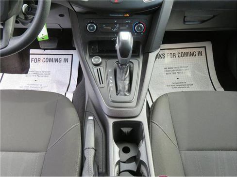 Used 2015 Ford Focus SE image 25