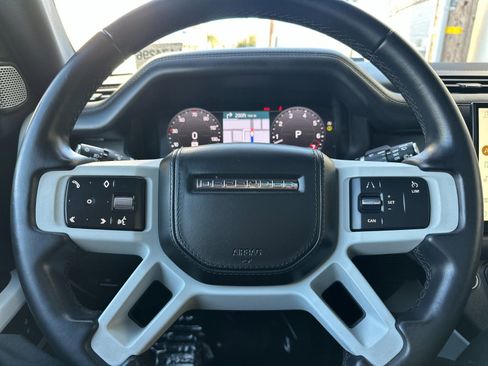 Used 2023 Land Rover Defender 130 X-Dynamic SE image 28