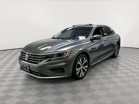 Used 2022 Volkswagen Passat 2.0T SE FWD image 6