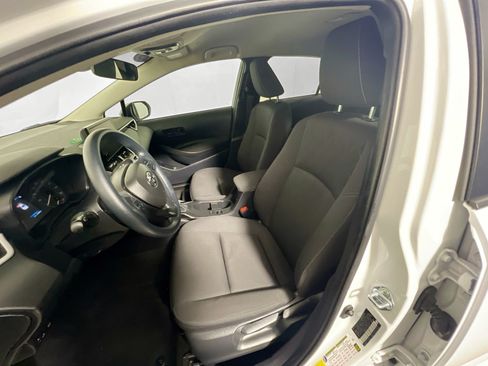Used 2025 Toyota Corolla LE FWD image 14
