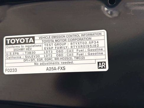Used 2024 Toyota Sienna LE AWD/4WD image 41