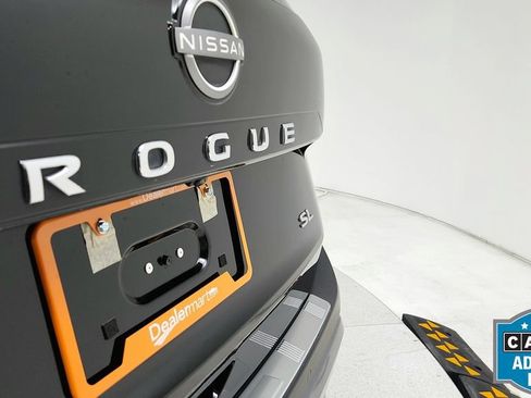 Used 2023 Nissan Rogue SL w/ SL Premium Package FWD image 17