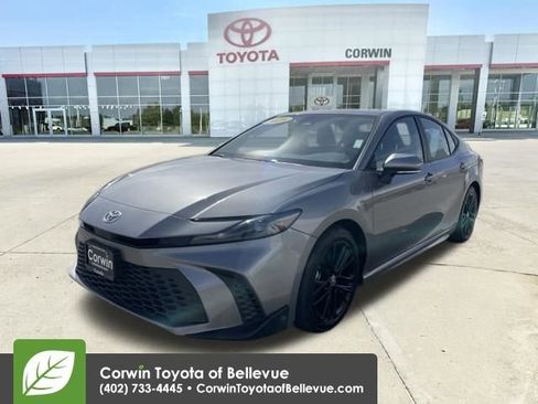 Used 2025 Toyota Camry SE image 7