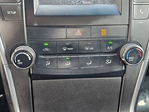 Used 2016 Toyota Camry SE FWD image 30