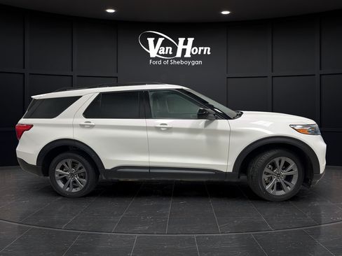 Used 2023 Ford Explorer XLT w/ Equipment Group 202A AWD/4WD image 2