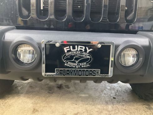 Used 2017 Jeep Wrangler Unlimited Rubicon w/ Cold Weather Group image 28