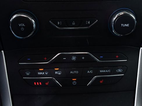 Used 2018 Ford Edge SEL w/ Equipment Group 201A image 28