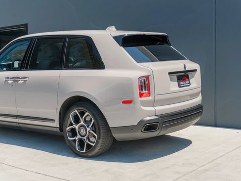 Used 2024 Rolls-Royce Cullinan Black Badge AWD/4WD image 23