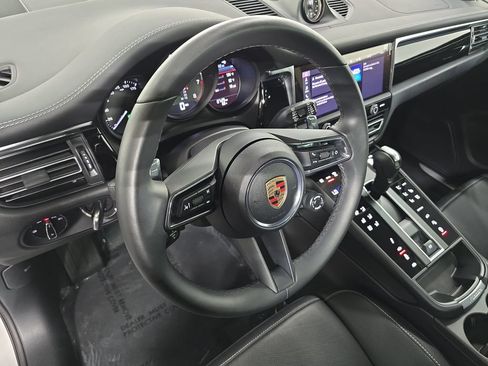 Certified 2025 Porsche Macan S AWD/4WD image 4