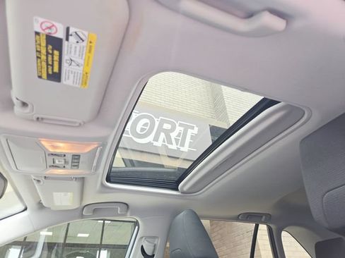 Used 2021 Toyota RAV4 XLE w/ Convenience Package AWD/4WD image 11