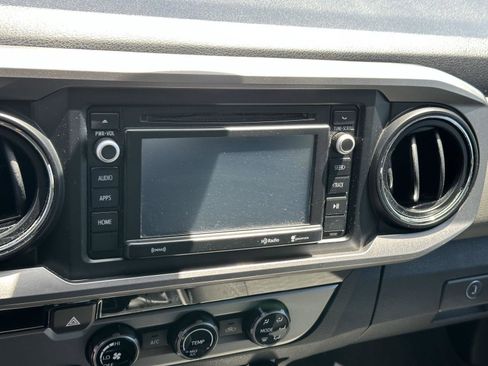 Used 2018 Toyota Tacoma SR5 RWD image 11