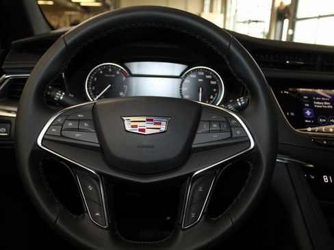 New 2026 Cadillac XT5 Luxury image 18