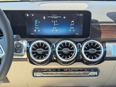 New 2026 Mercedes-Benz GLB 250 4MATIC image 33