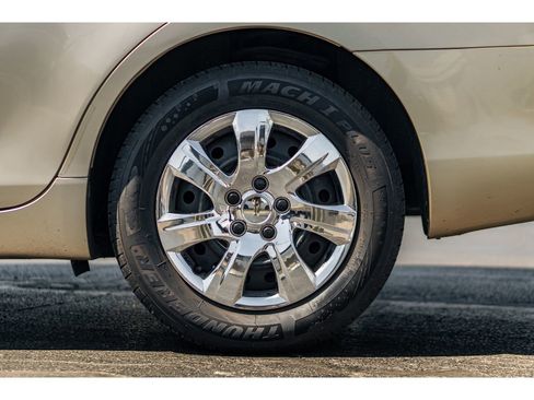 Used 2010 Toyota Camry LE image 5