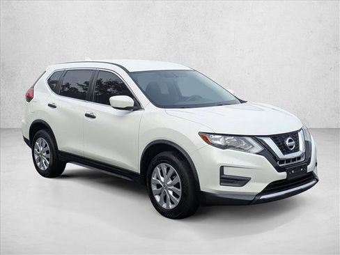 Used 2017 Nissan Rogue S image 3