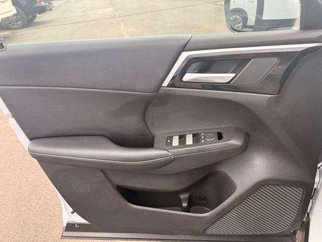 Used 2024 Mitsubishi Outlander AWD image 9