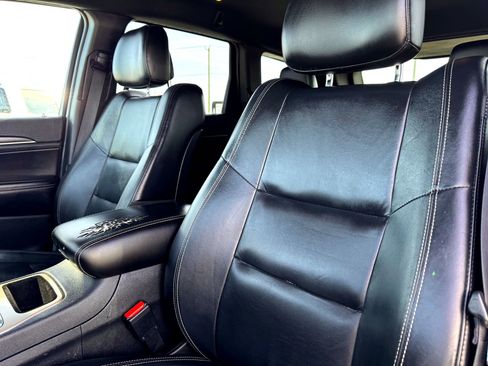 Used 2017 Jeep Grand Cherokee Limited image 13