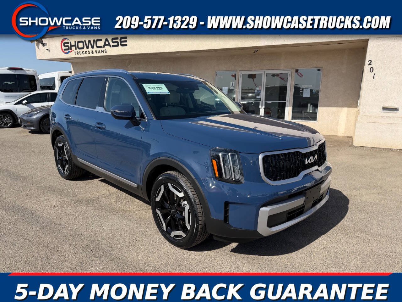 Used 2024 Kia Telluride EX w/ EX Captain's Chair Package FWD image 1