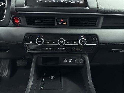 Used 2024 Honda Pilot Touring image 23