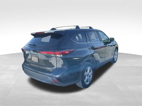 Used 2023 Toyota Highlander LE image 9