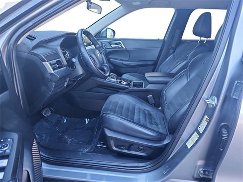 Used 2024 Mitsubishi Outlander SE image 38