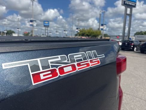 Used 2021 Chevrolet Silverado 1500 LT Trail Boss AWD/4WD image 13