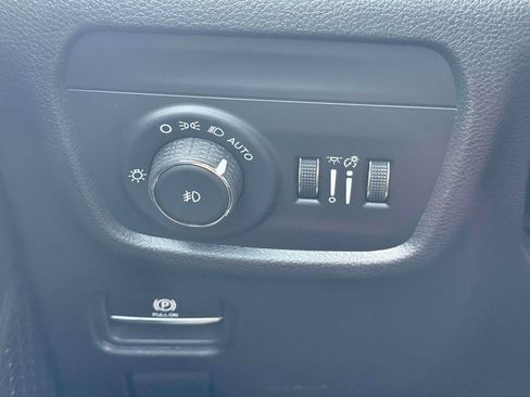Used 2025 Jeep Grand Cherokee Limited AWD/4WD image 19
