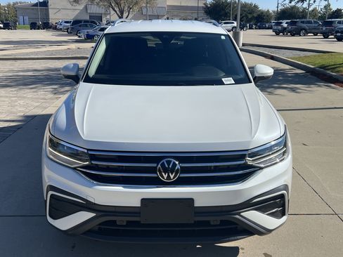 Certified 2023 Volkswagen Tiguan SE image 3