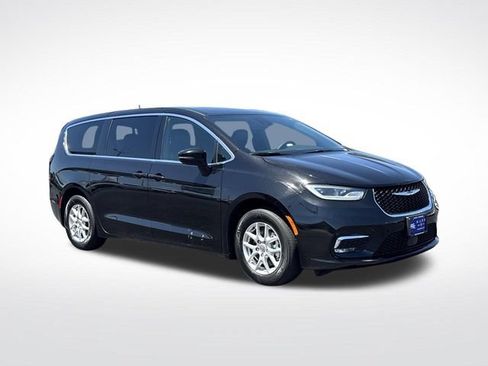 Used 2025 Chrysler Pacifica Select FWD image 9