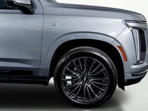 Used 2025 Cadillac Escalade Sport Platinum image 4