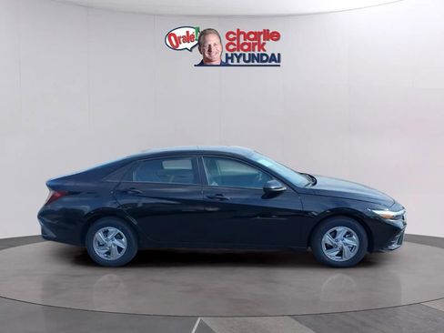 New 2026 Hyundai Elantra SE FWD image 6