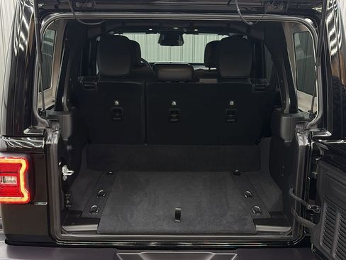 Used 2025 Jeep Wrangler Unlimited Sahara w/ Safety Group image 17