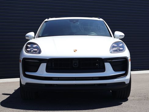 Certified 2026 Porsche Macan AWD/4WD image 7