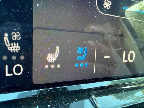 Used 2025 Volkswagen Atlas SE AWD/4WD image 30