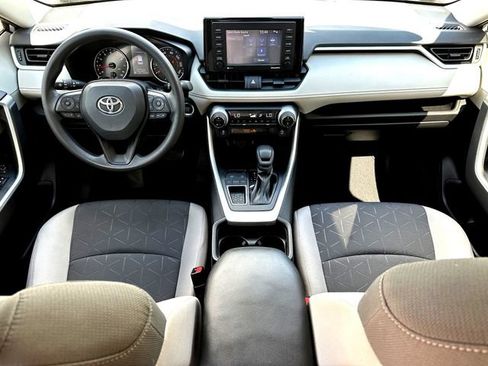 Used 2021 Toyota RAV4 XLE w/ Convenience Package FWD image 29