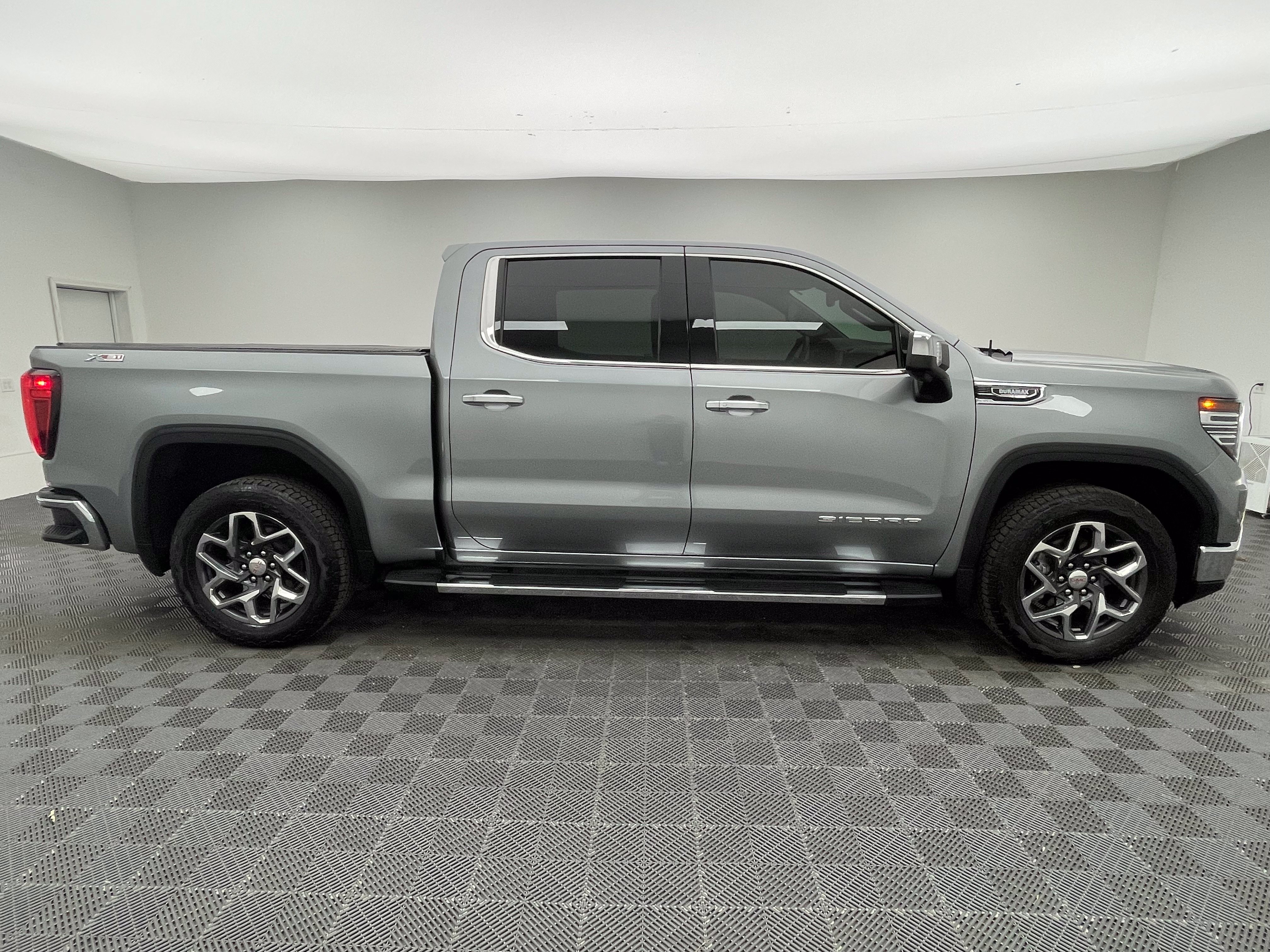 Used 2024 GMC Sierra 1500 SLT w/ SLT Premium Plus Package AWD/4WD image 7