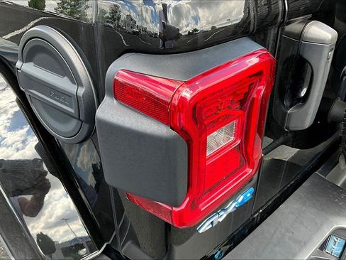 Used 2022 Jeep Wrangler Unlimited Sahara w/ Cold Weather Group AWD/4WD image 23