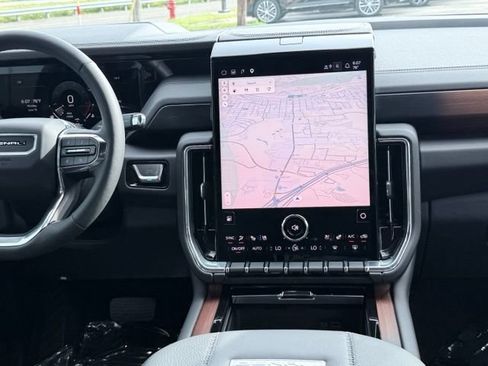 Used 2025 GMC Yukon Denali RWD image 24