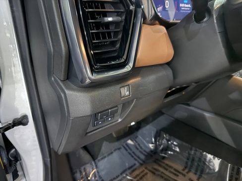 Used 2024 GMC Canyon AT4 w/ AT4 Premium Package AWD/4WD image 13