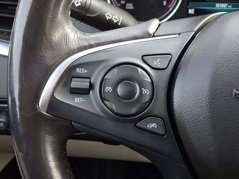 Used 2019 Buick Enclave Essence image 21