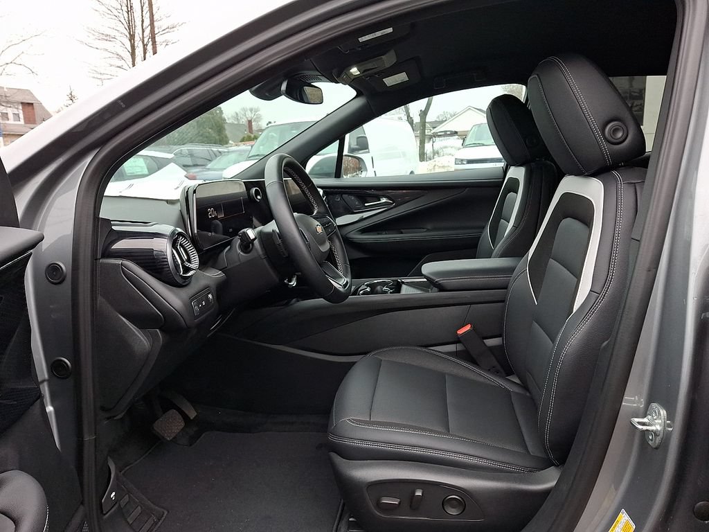Used 2025 Chevrolet Blazer EV LT AWD/4WD image 13