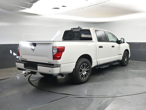 Used 2024 Nissan Titan SV w/ SV Convenience Package image 3