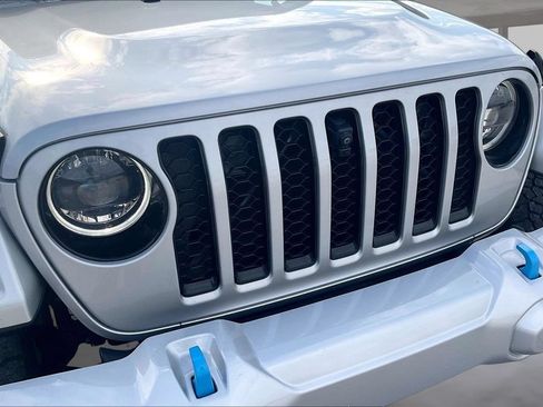 Used 2023 Jeep Wrangler Unlimited Sahara AWD/4WD image 29