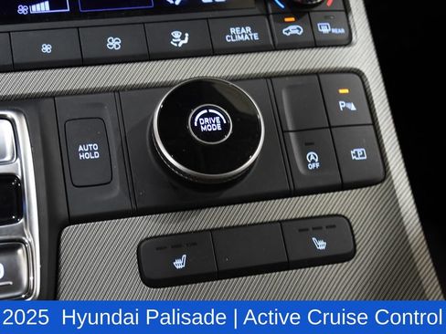Used 2025 Hyundai Palisade SEL FWD image 22