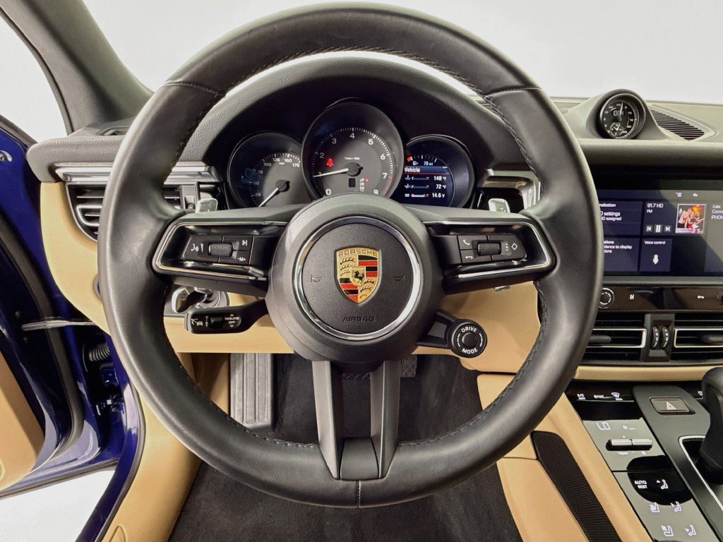 Certified 2025 Porsche Macan AWD/4WD image 15