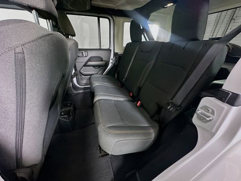 Used 2025 Jeep Wrangler Unlimited Sahara AWD/4WD image 25