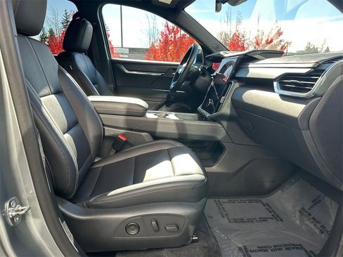 Used 2024 GMC Acadia Elevation image 10