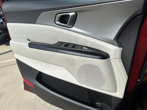 Used 2022 Kia Carnival LX image 22