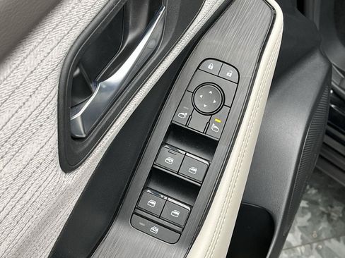 Used 2023 Nissan Rogue SV AWD/4WD image 7
