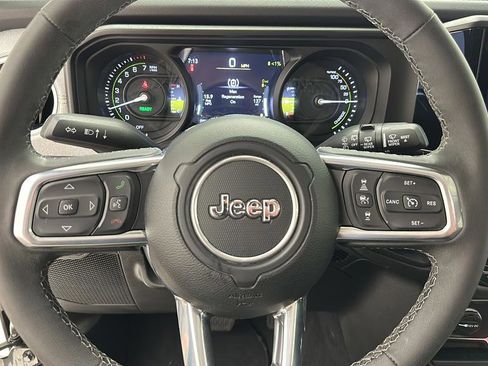 Used 2025 Jeep Wrangler Unlimited Sahara w/ Safety Group AWD/4WD image 14